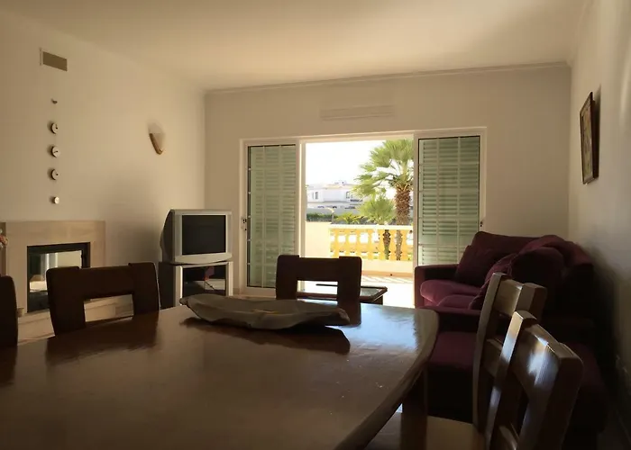 アパート Moradia Gale ギーア